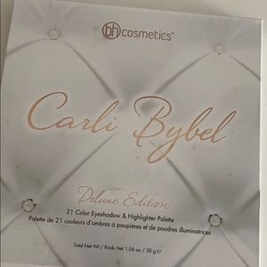 Carli Bybel eyeshadow & highlighter palette